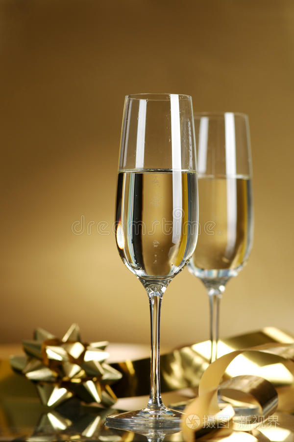 女生来大姨妈能喝红酒吗（女生来大姨妈能喝红酒吗冬天）-图1