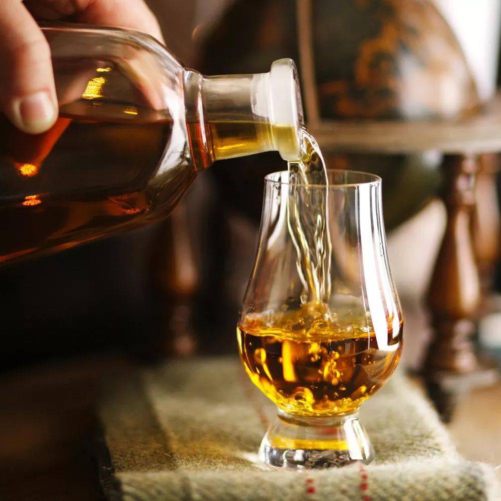 西凤古酿酒价格52度，西凤古酒52度多少钱一瓶-图1