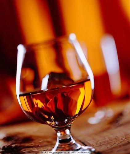 干白葡萄酒能放多久「干白葡萄酒放多久最好喝」-图1